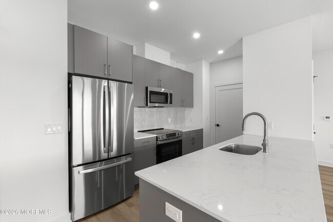 Photo - 180 Morris Ave Unidad 502