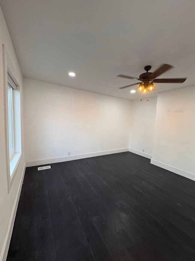 Photo - 230 E 10th St