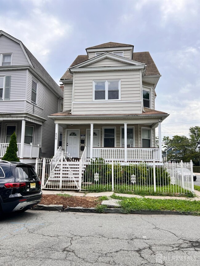 Photo - 498 Norwood St