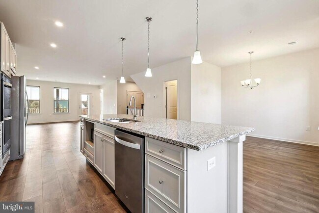 Photo - 46007 Woodpecker Sq