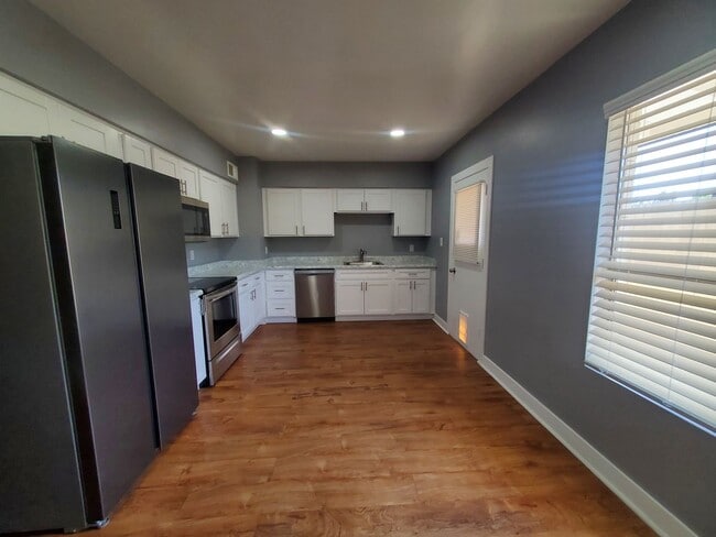 Photo - Town & Country Apartments