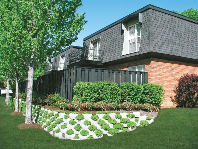 Building Photo - Beau Jardin Rental