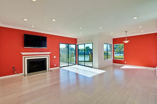 Photo - 1108 Shoreline Dr