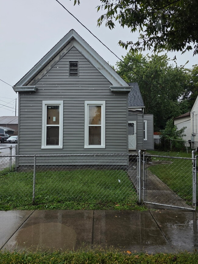 Building Photo - 313 Thomas St