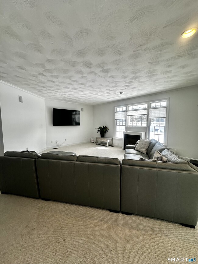 Photo - 9 Leeward Ln