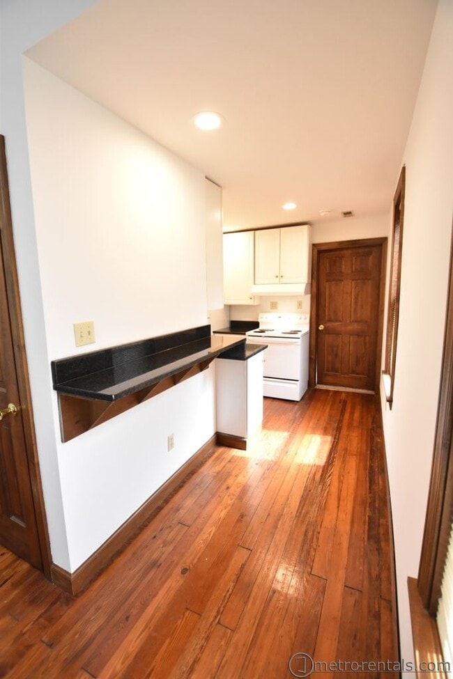 Kitchen - 37 E Russell St Unit A