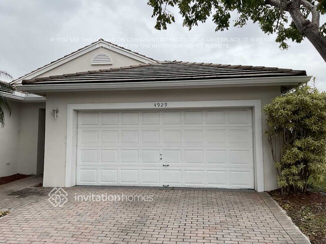 Building Photo - 4929 SW 33rd Ave