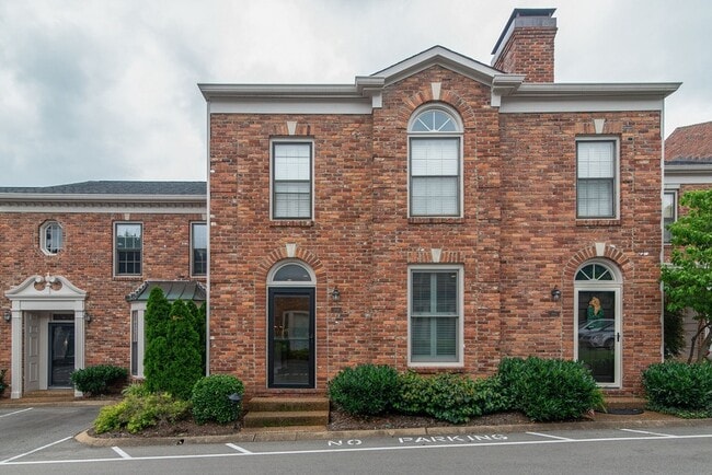 2040 Graybar Ln