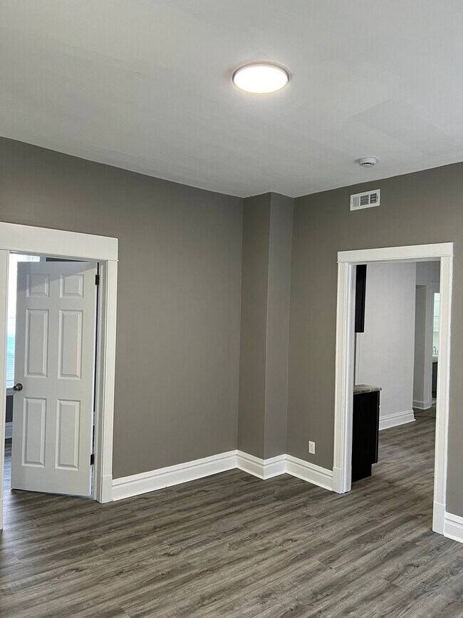 Livingroom (bedroom 1 view and Kitchen) - 3001 W 41st St Unit 1R