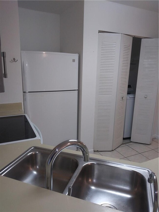 Photo - 3477 NW 44th St Unidad 104