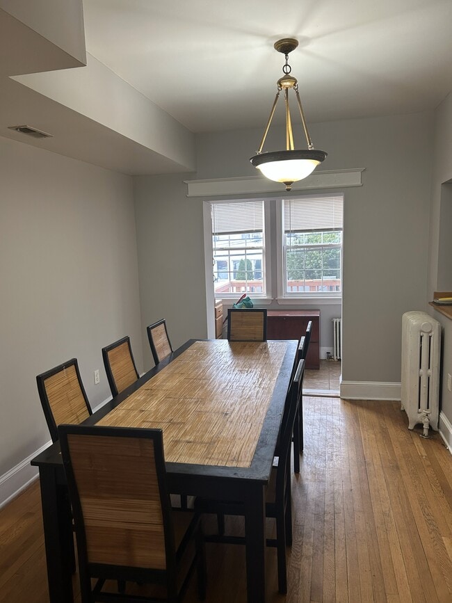 Photo - 1039 Quebec Pl NW