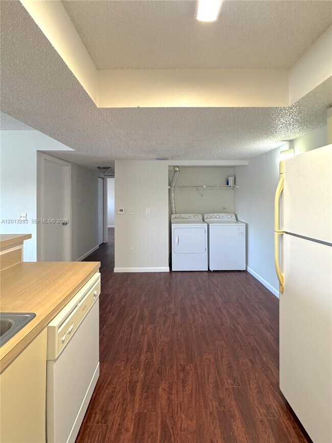 Photo - 3610 N 56th Ave Unidad 218