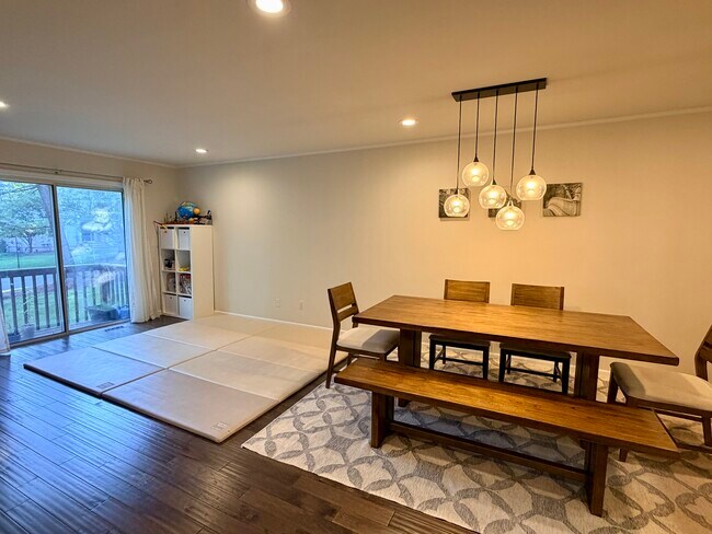 Photo - 56 Foxwood Sq N
