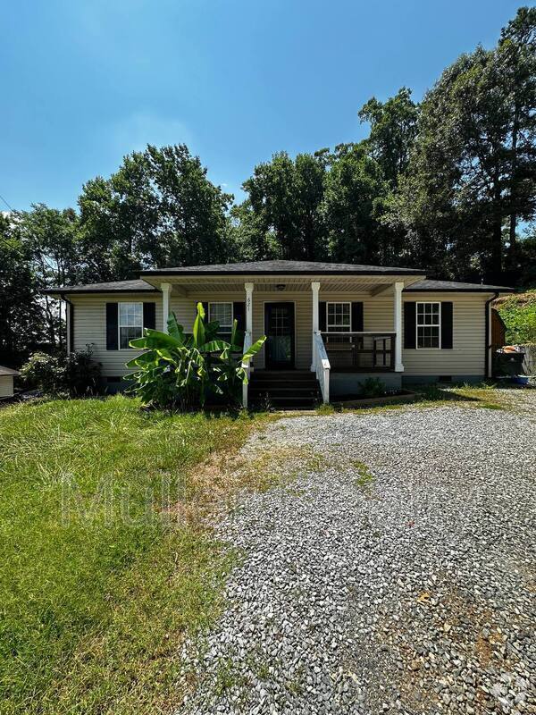 Building Photo - 621 Latham Ave Rental