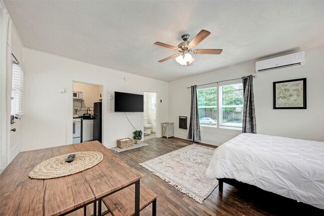 Photo - 915 W 21st St