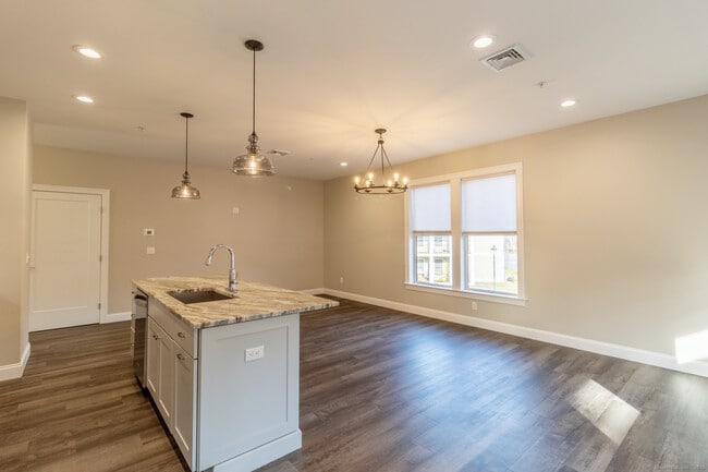 Photo - 500 Edgewater Cir Unit e