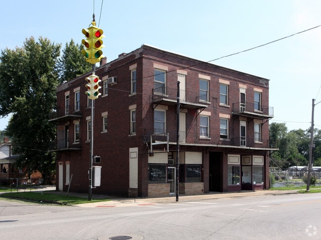 Photo - 904-908 Putnam Ave