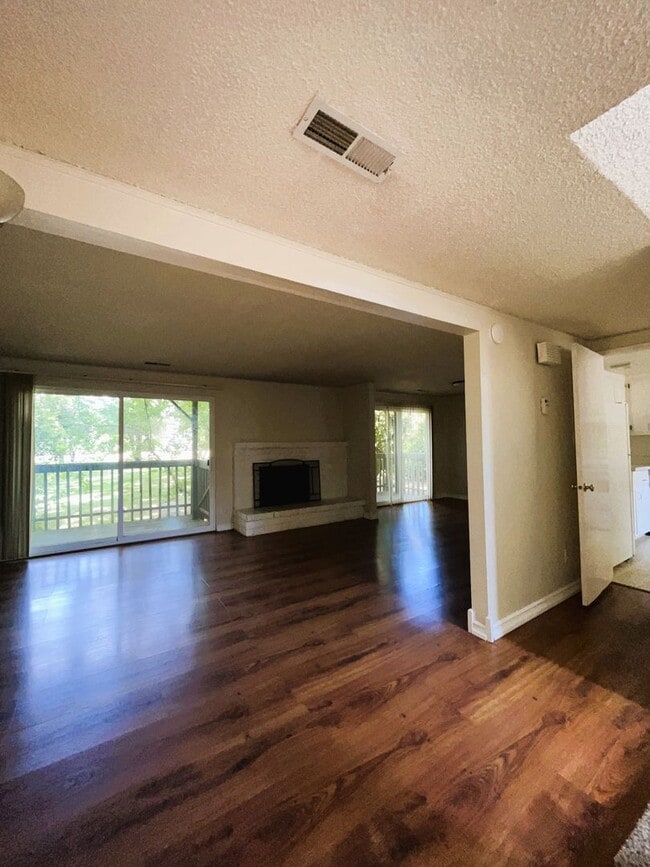 Photo - 2 Bedroom 2.5 Bathroom Townhome $500 Move-...