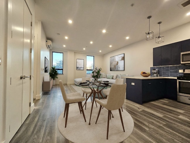 Building Photo - 715 Park Ave