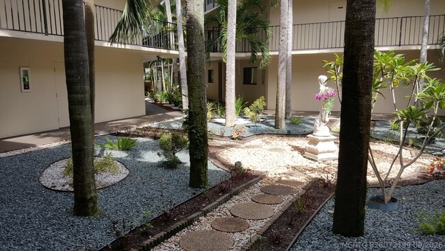 Photo - 5130 Las Verdes Cir Unit 301