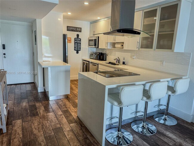 Photo - 7830 Dickens Ave Unit 403