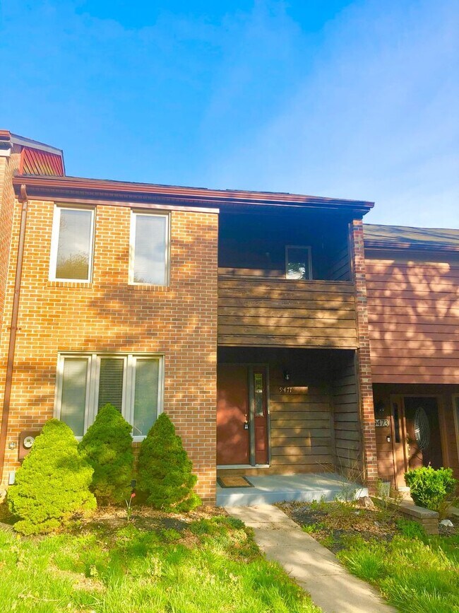 Spacious 3 BR/2 Full Bath & 2 Half Bath To... - Spacious 3 BR/2 Full Bath & 2 Half Bath To... Townhome