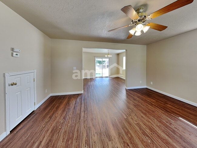 584 N Nebula Ave
