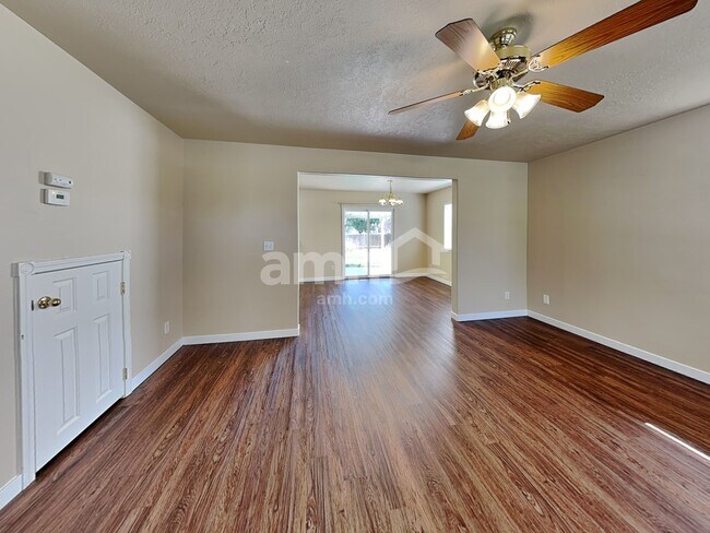 Photo - 584 N Nebula Ave