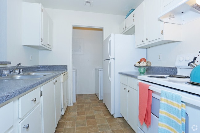 2BR, 2BA - 919 SF Kitchen