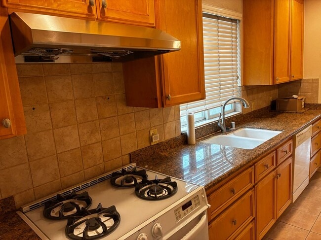 Photo - 7946 Hershey St