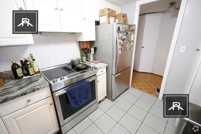 Building Photo - 1 bedroom in Brookline MA 02446 Unit 506 -6/1 Rental
