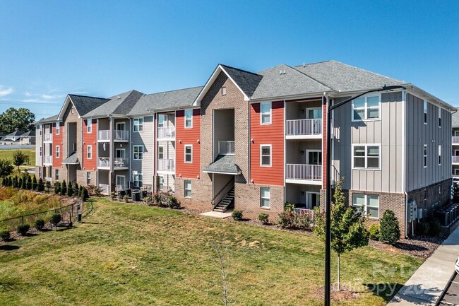 Building Photo - 2778 2nd St NE Unit B2 Rental