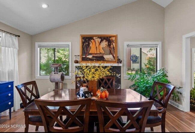 Photo - Exquisite One Level Townhome Quarterdeck Townes 2x2 Riverbend