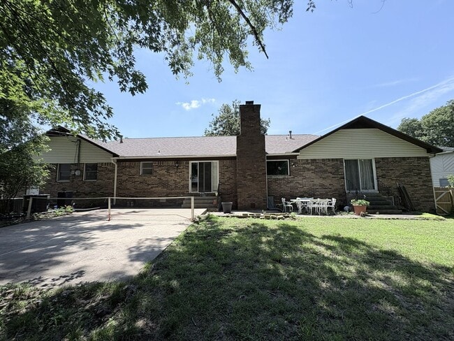 Photo - 1365 W Twin Springs St