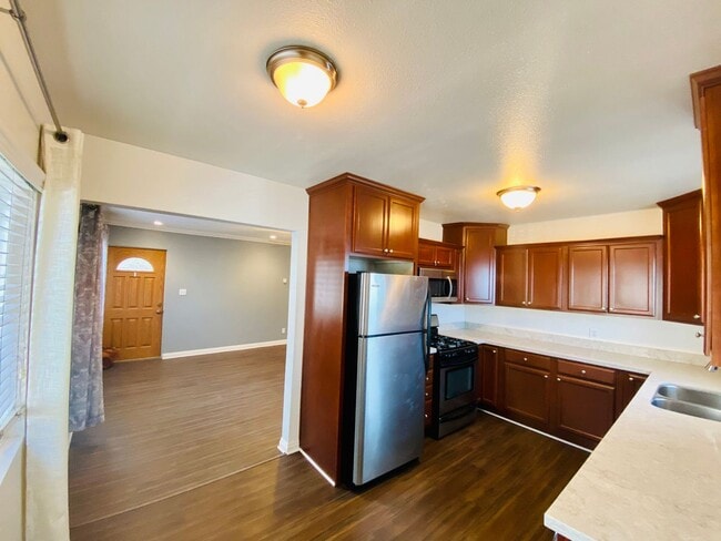 Photo - Lovely 2 bedroom/1 Bathroom hidden gem located in Pacific Beach!!