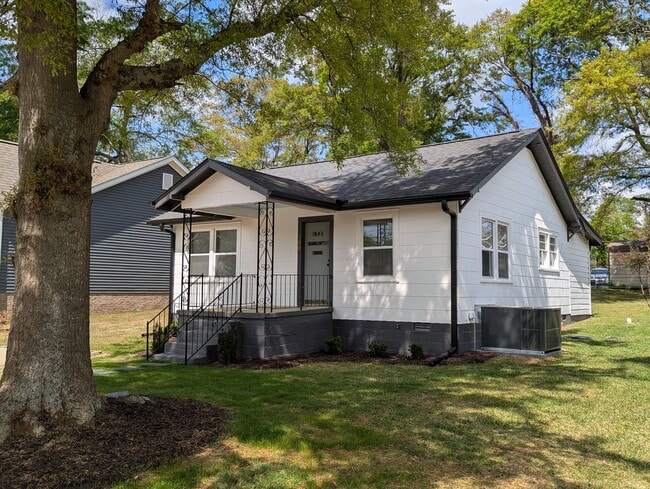 Building Photo - 108 Brown St