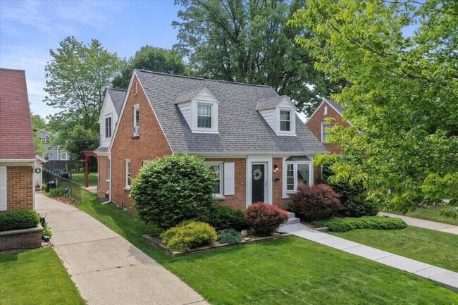 Photo - 4942 N Berkeley Blvd