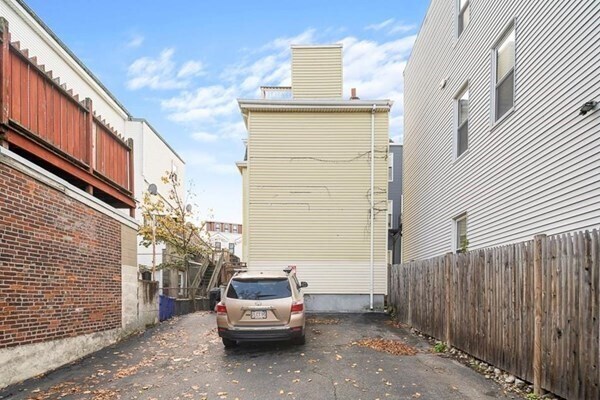 263 Webster St Unit 3