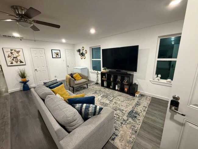 Photo - 5616 Hollow Pines Dr