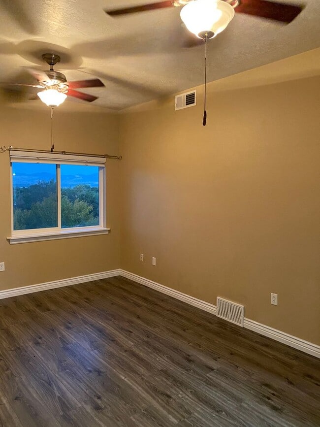 Photo - Great 2 Bed 2 Bath Unit in Millcreek!!!