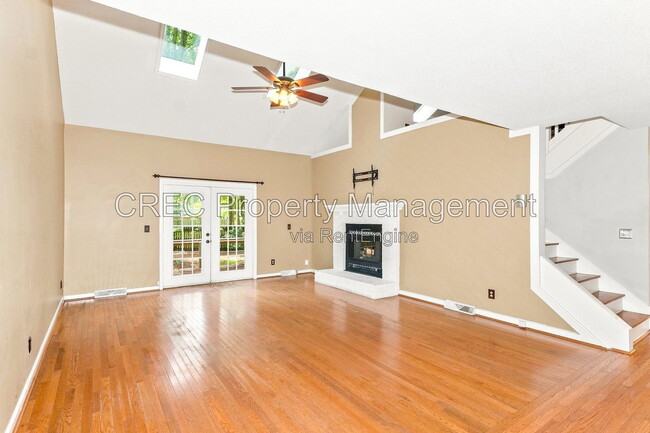 Photo - 114 Queensbury Cir
