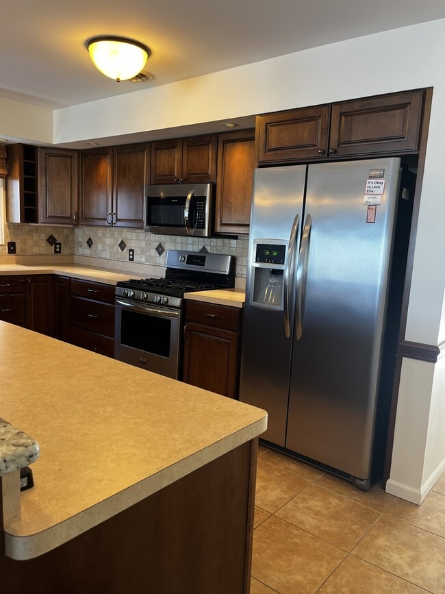 Photo - 634 W 2nd St