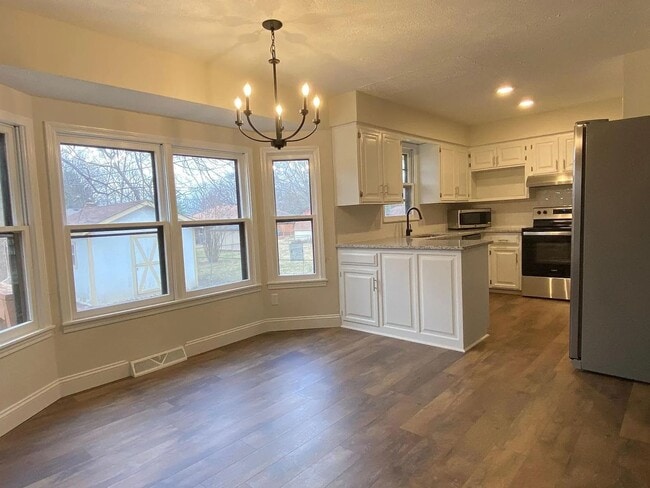 Building Photo - Charming 3-Bedroom Home in a Great South S...