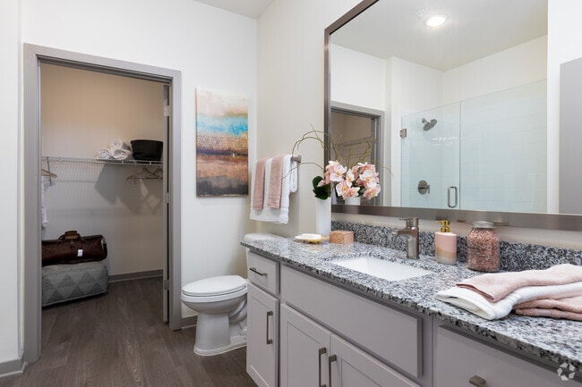 2BR, 2BA - 1070SF