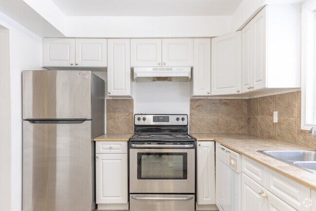 2BR, 1.5BA - Kitchen - Stoneglen Townhouses