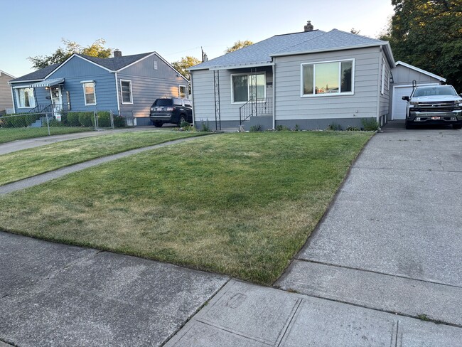 Photo - 1823 N Nelson St House