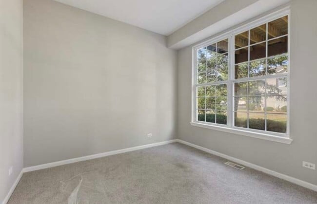 Photo - 1972 Fountain Grass Cir