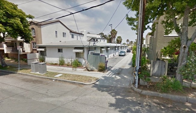 1024 Loma Avenue