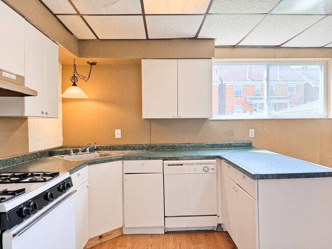 Photo - 3263 Parkview Ave