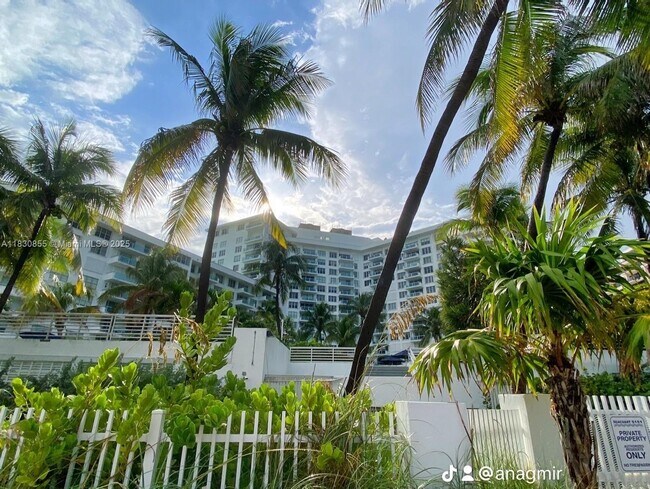Photo - 5161 Collins Ave Unidad 308